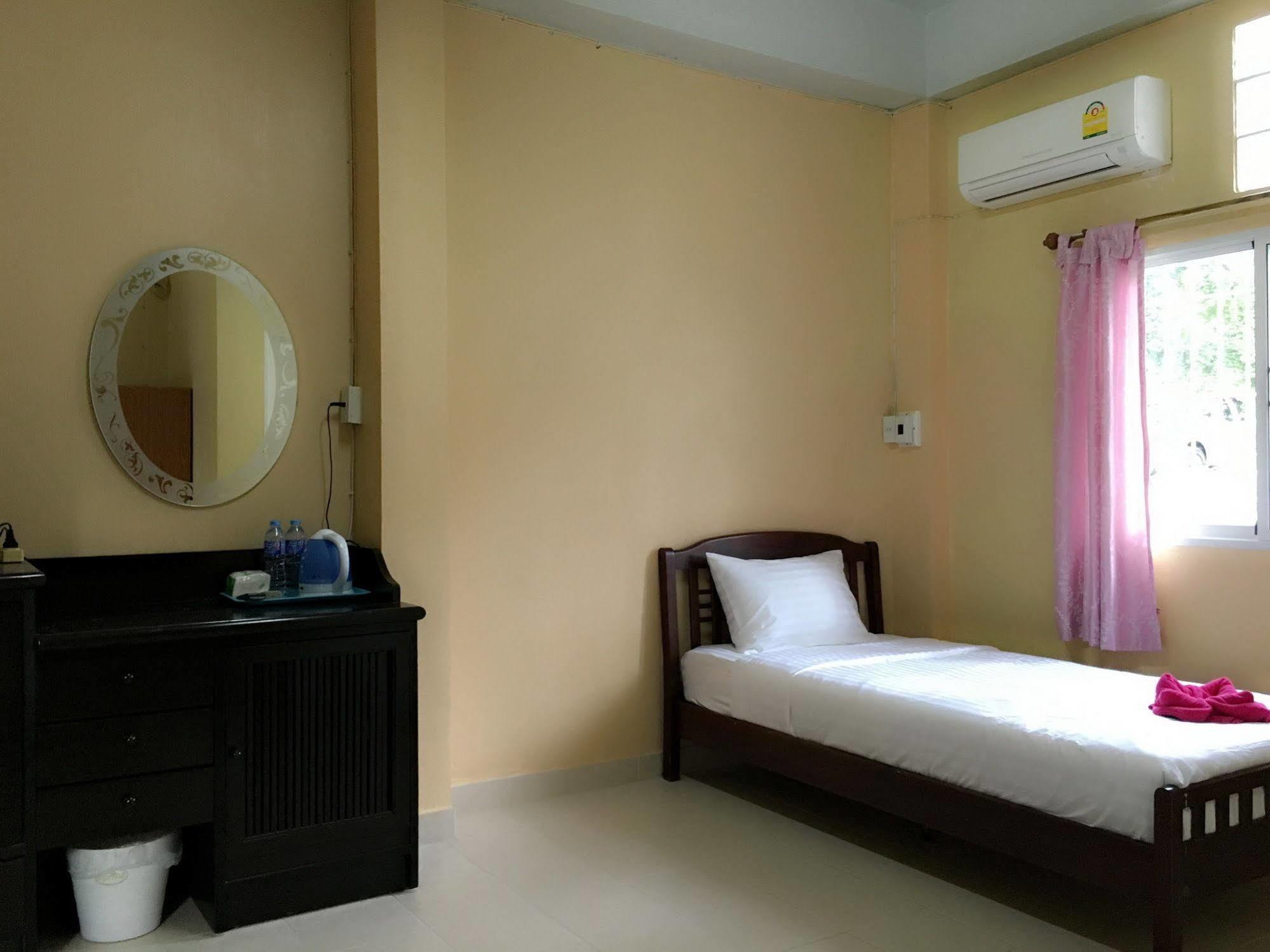 Sarin Guesthouse Ko Tao Exterior photo